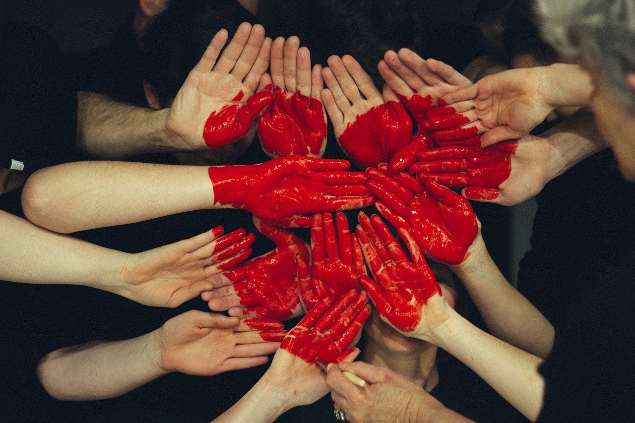 hands-g28a55f669_1280